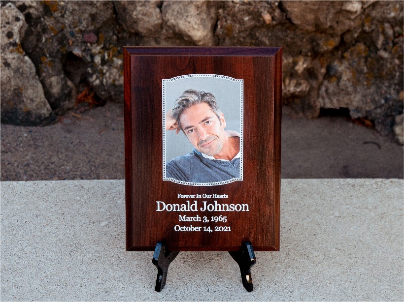 <small>Mementos-Gifts to Remember<br>Tribute Plaque</small>
